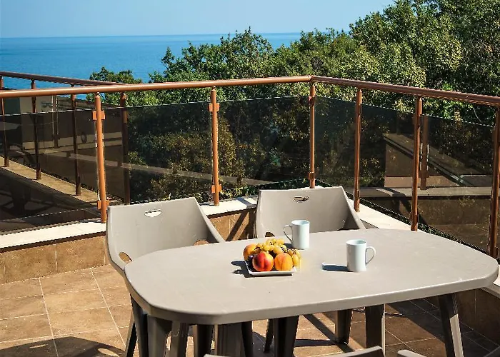 Moreto Seaside Апарт-отель 3*